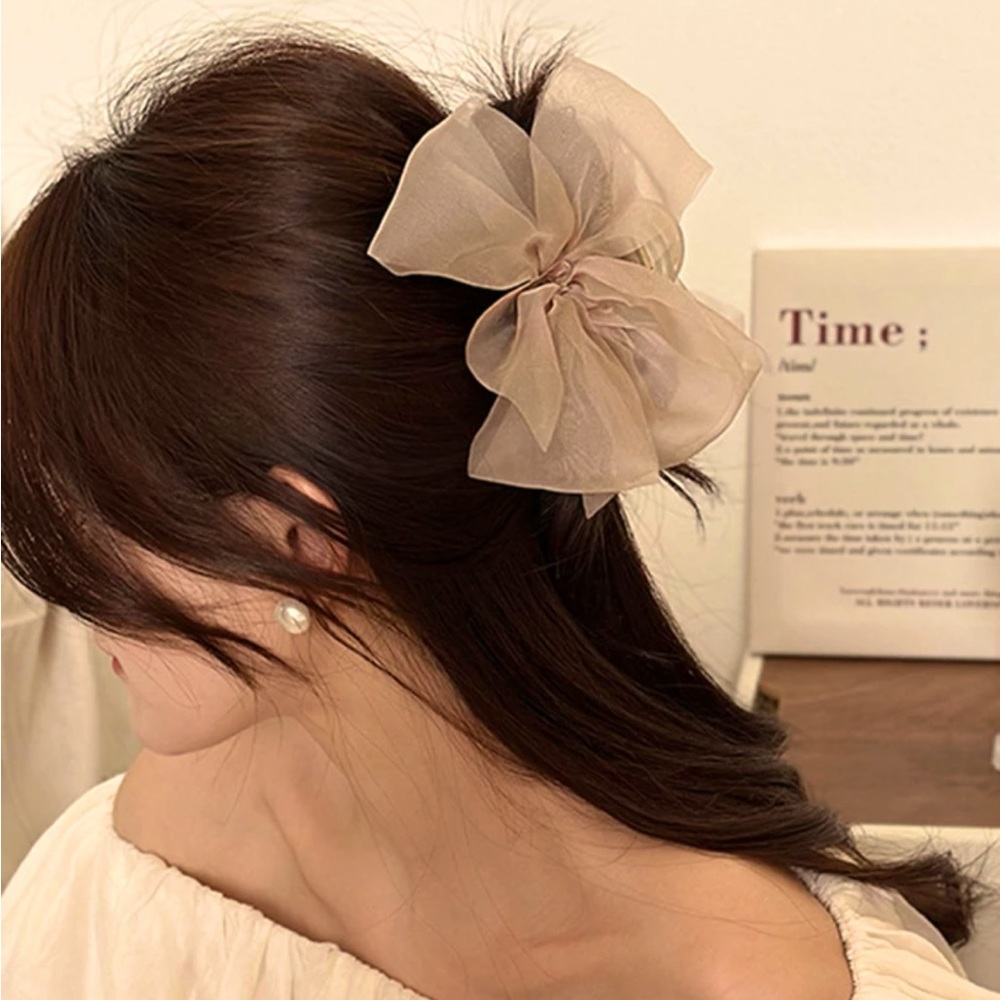 Nude Elegant Bow Decor Hair Claw NEW 🏷️